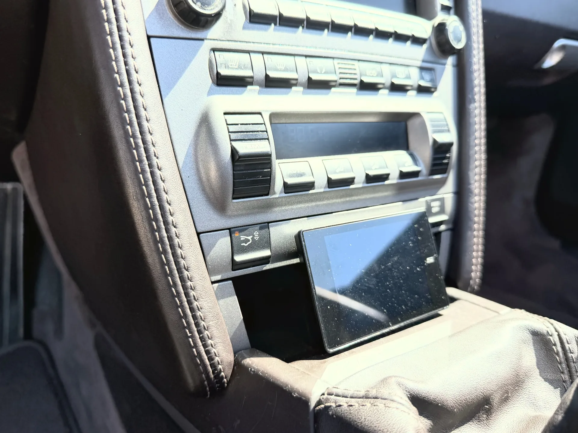 Close-up of the Porsche 911 Carrera 4 Cabriolet centre console and manual gear lever